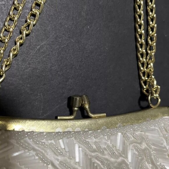 La Regale White Evening Bag Purse Vintage Beaded White Gold Tone Chain Clutch​ - Picture 7 of 9